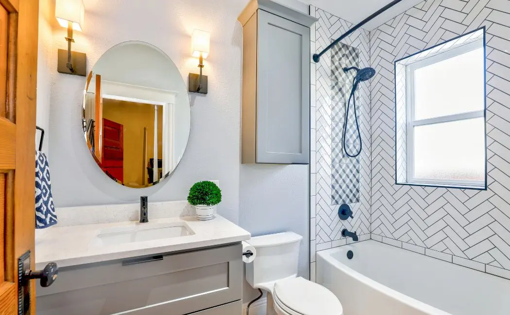 Lustra łazienkowe - jak wybrać idealne dla Twojej przestrzeni?