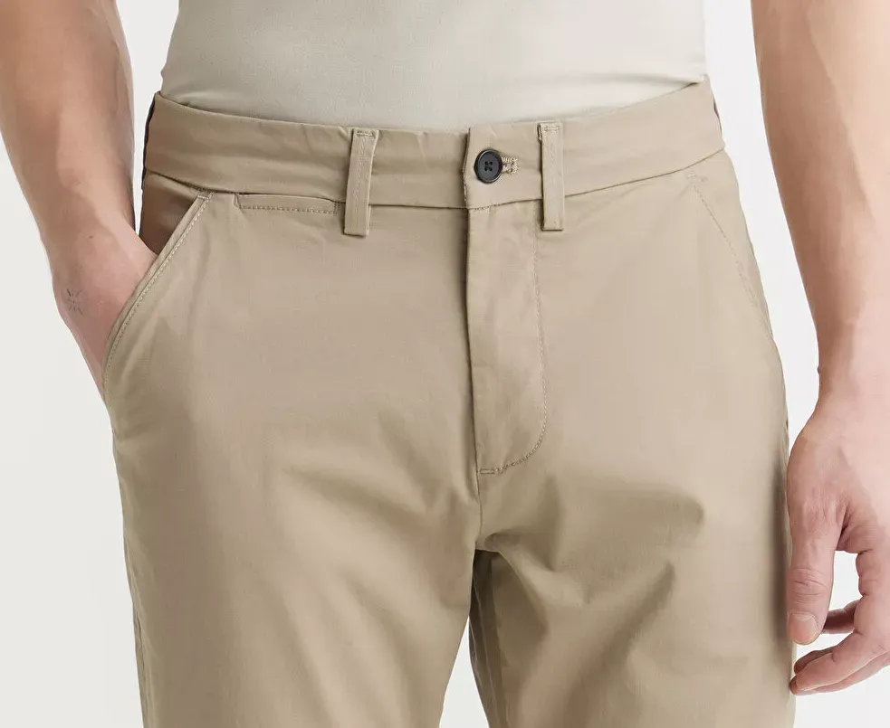 Męskie jeansy i spodnie na lato - jak wybrać idealny model?