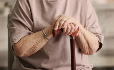 Renta wdowia po małżonku  czy jest korzystniejsza od rodzinnej?