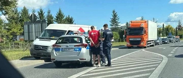 Grafika promocyjna wydarzenia Doręczmy przynajmniej piłkę w pole karne — rozgrywki piłkarskie dla kurierów ze Śląska