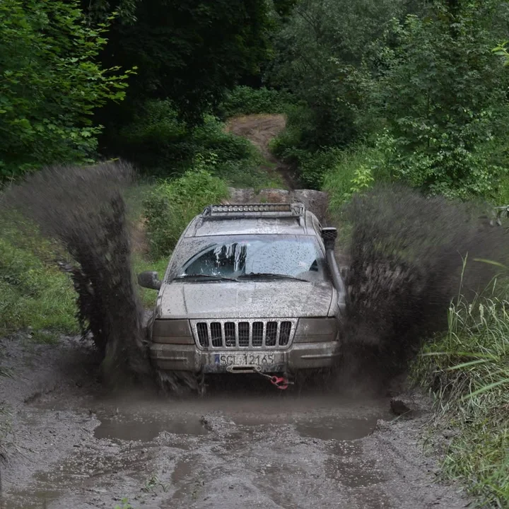 Obrazek przedstawia grafikę promocyjną wydarzenia Offroadowa wyprawa po śląskich bezdrożach
