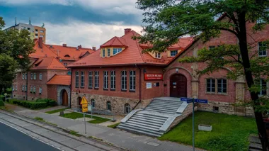 Grafika promocyjna wydarzenia Kierunek GZM: po śladach diabła z Rudy, włoskich hrabiów i śląskiego Kopciuszka