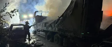 Pożar w Rudzie Śląskiej objął sześć pojazdów - strażacy ruszyli w nocy