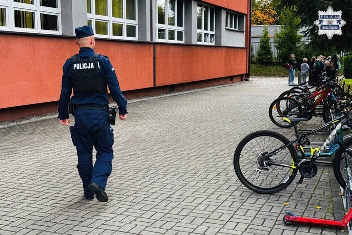 Patrole przy szkołach w Rudzie Śląskiej. Policja sprawdza każdy sygnał