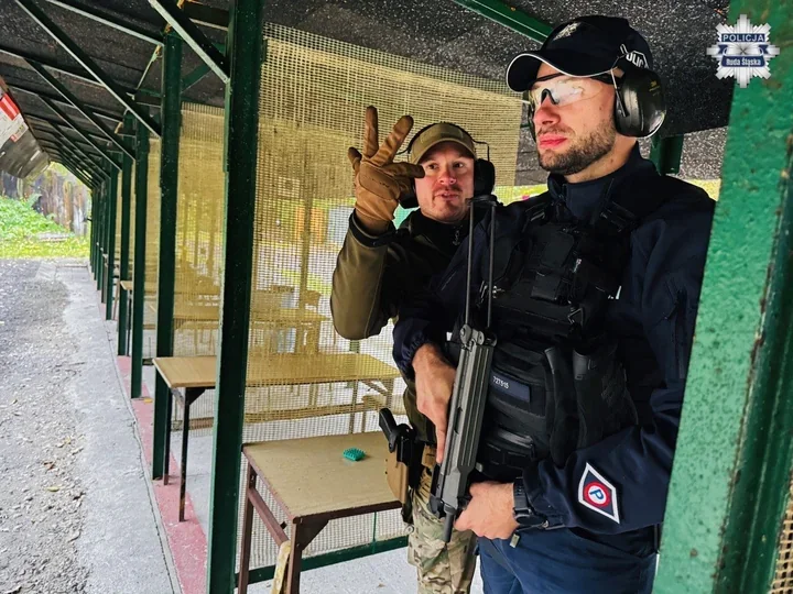 Rudzcy policjanci ćwiczyli z bronią automatyczną. Liczyły się sekundy