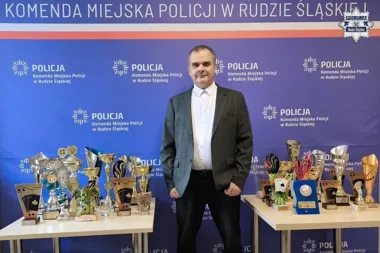 Policjant z Rudy Śląskiej zdobył najwyższy sportowy szczyt przy karcianym stole