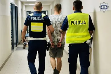 Zawrócił przed patrolem i rzucił się do ucieczki - miał przy sobie narkotyki
