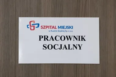 Po hospitalizacji nie zostają sami. W szpitalu działa pracownik socjalny